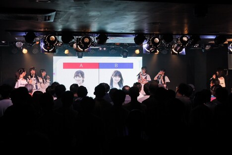 トーク企画「my fav 新メンバー2択」の様子。(c)GATE Inc.