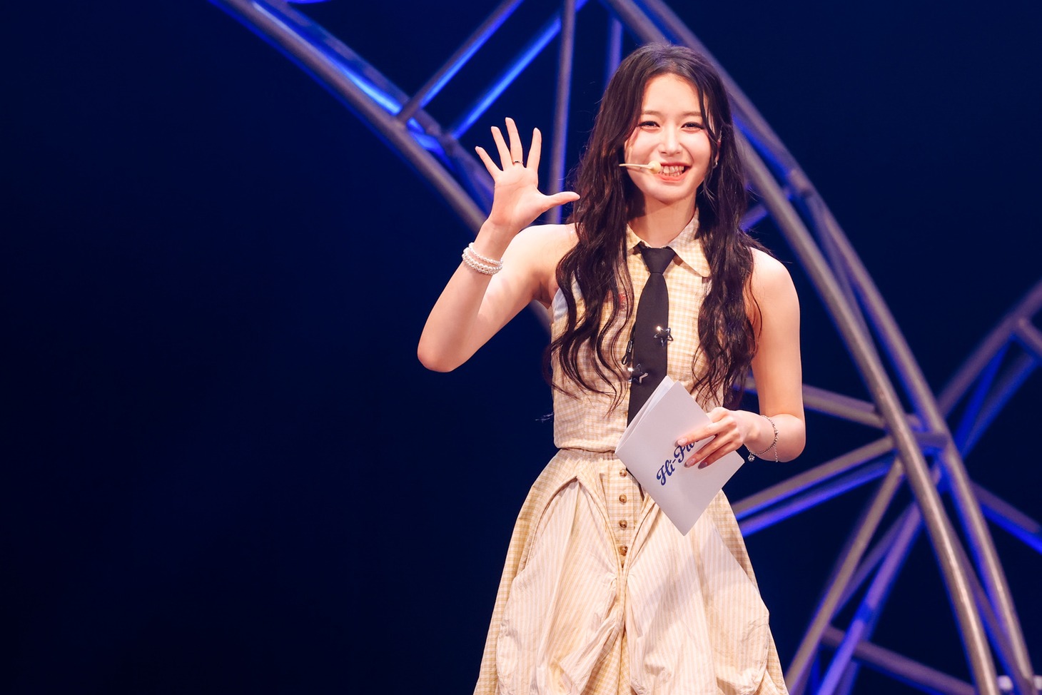 MOMONA (c)LAPONE GIRLS