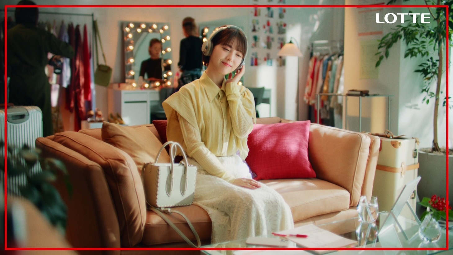 ロッテ「ガーナチョコレート」新CM「ハッピーは、チョコレートから。」編より。