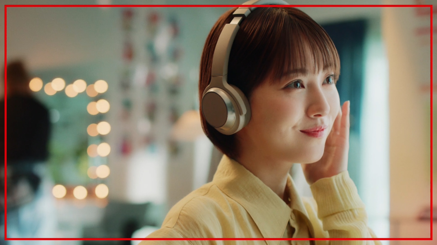 ロッテ「ガーナチョコレート」新CM「ハッピーは、チョコレートから。」編より。