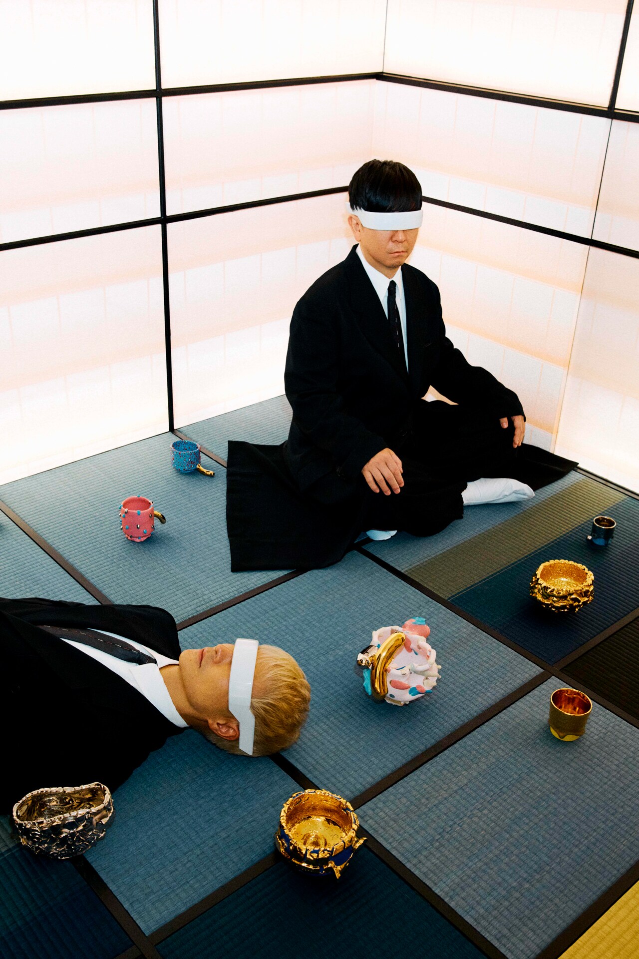 m-floと高校生シンガーMaya、近未来的な和室に佇む