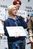 スキンケアに意気込む松田迅。