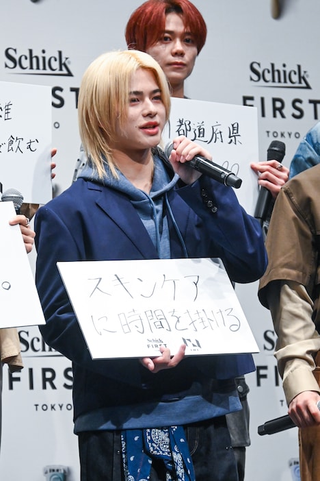 スキンケアに意気込む松田迅。