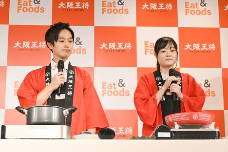 イートアンドフーズの社員。代表取締役社長・仲田浩康氏から「うちの会社のSnow Man」と紹介された男性スタッフ（左）。