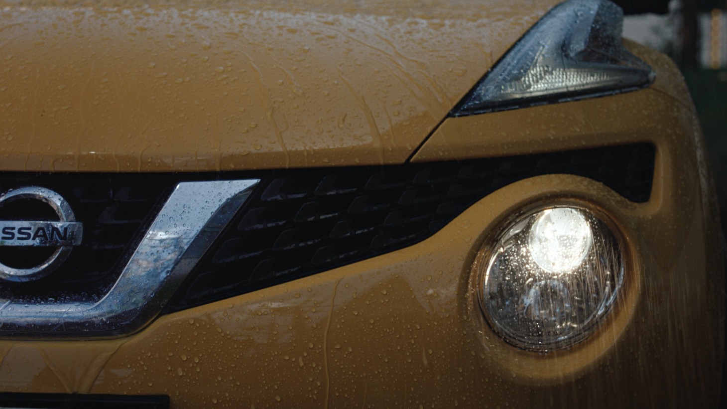 「NISSAN LOVE STORY」より。