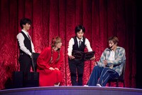 「Table Manners」のワンシーン。