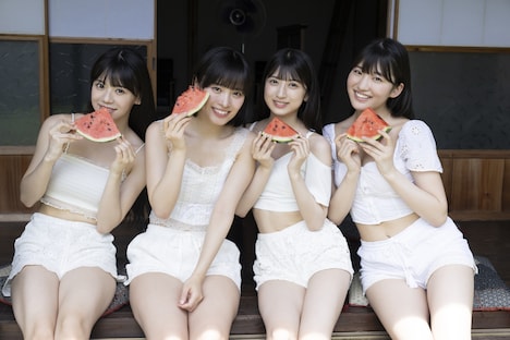 「週刊少年サンデー」に掲載されるOCHA NORMAの石栗奏美、米村姫良々、田代すみれ、中山夏月姫のグラビア。