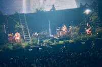 Cosmostudioと伊地知潔（Dr）。（撮影：山川哲矢）