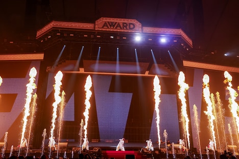 「WEST. DOME TOUR AWARD ～10th Anniversary～」東京ドーム公演の様子。（写真提供：ELOV-Label）