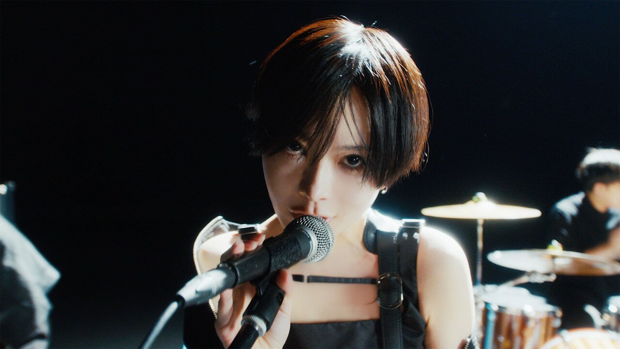 ポルカドットスティングレイ「アウト」ミュージックビデオより。