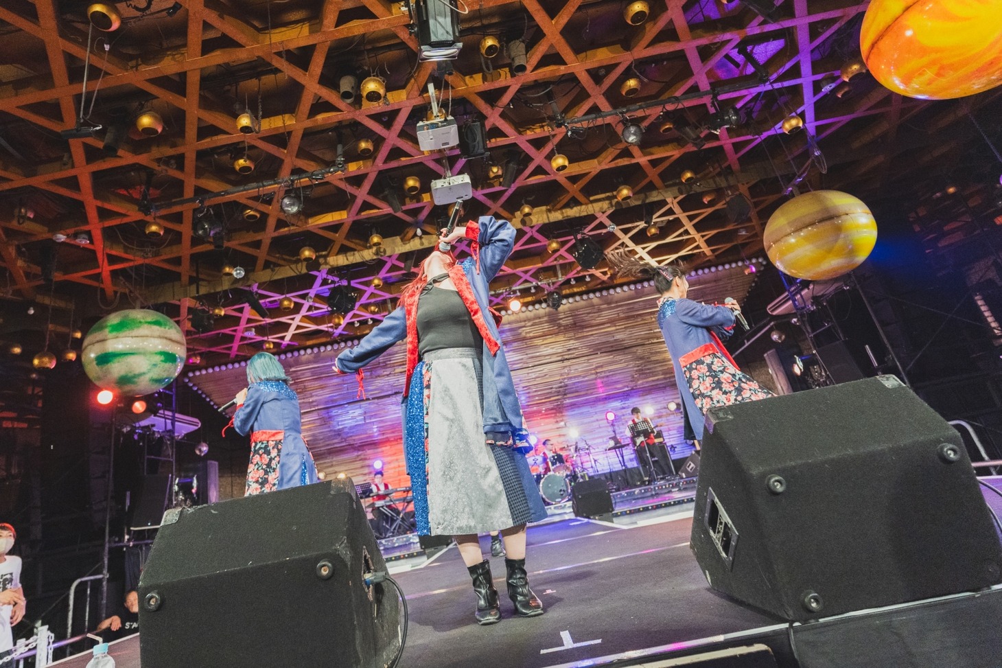 「スパンコールグッドタイムズ RELEASE ONEMAN SHOW 『キネマとユニバース』」大阪・ユニバース公演の様子。（Photo by Satoki Demoto）