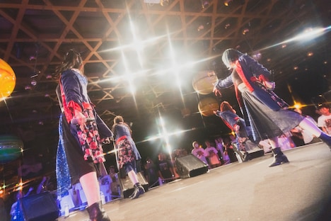 「スパンコールグッドタイムズ RELEASE ONEMAN SHOW 『キネマとユニバース』」大阪・ユニバース公演の様子。（Photo by Satoki Demoto）