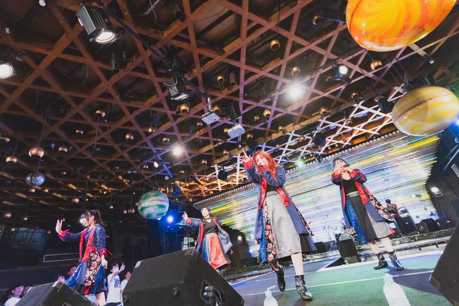 「スパンコールグッドタイムズ RELEASE ONEMAN SHOW 『キネマとユニバース』」大阪・ユニバース公演の様子。（Photo by Satoki Demoto）