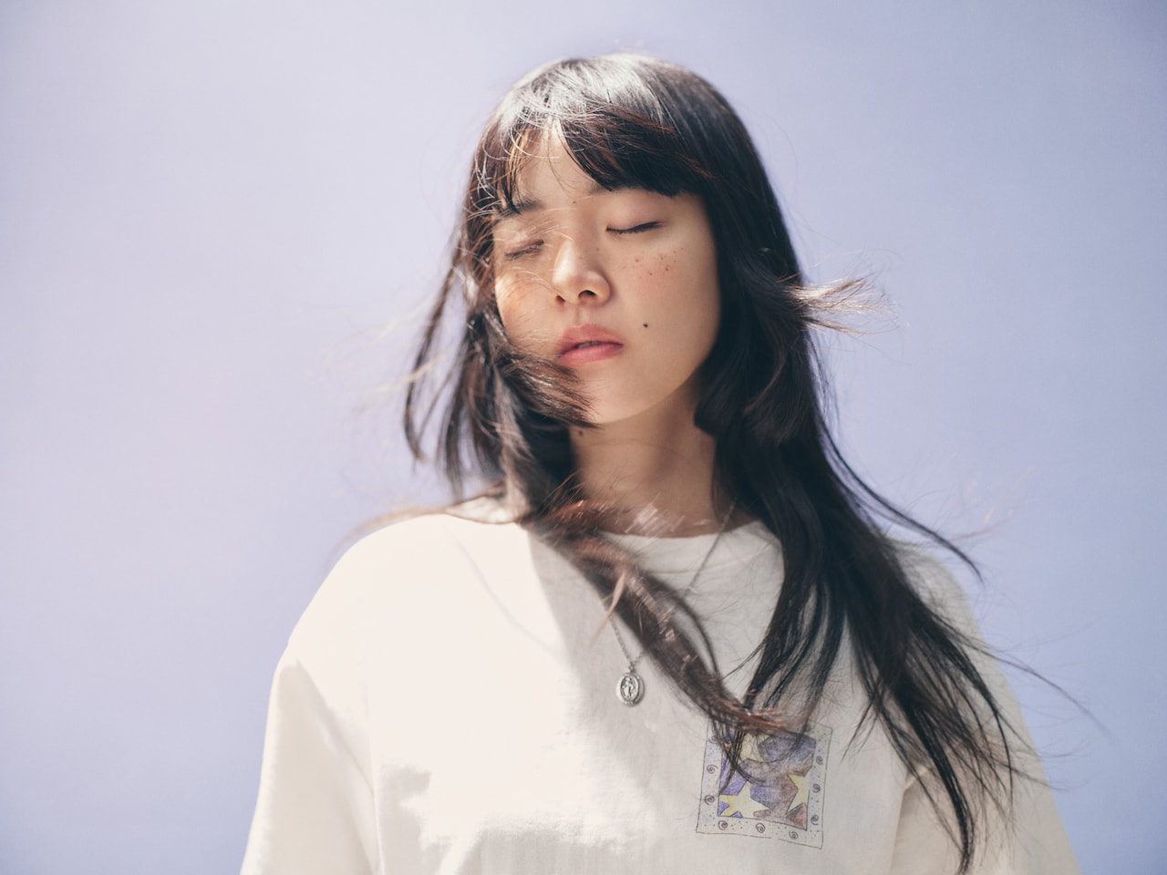 あいみょん「ラッキーカラー」「ざらめ」MVメイキングを期間限定