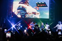 STARKIDSのライブの様子。（Photo by Yuri Horie）