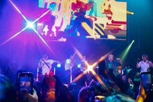 STARKIDSのライブの様子。（Photo by Yuri Horie）