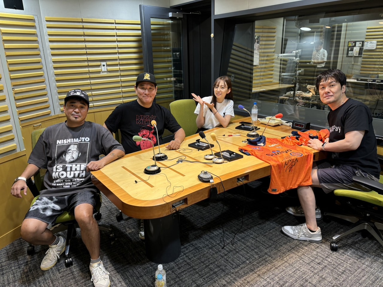 土田晃之が電気グルーヴと対談、初対面の石野卓球を前に緊張 - 音楽