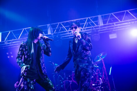 千秋（DEZERT）とKen（L'Arc-en-Ciel）。