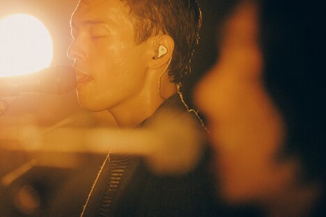 玉置周啓(Vo, G)(Photo by renzo masuda)