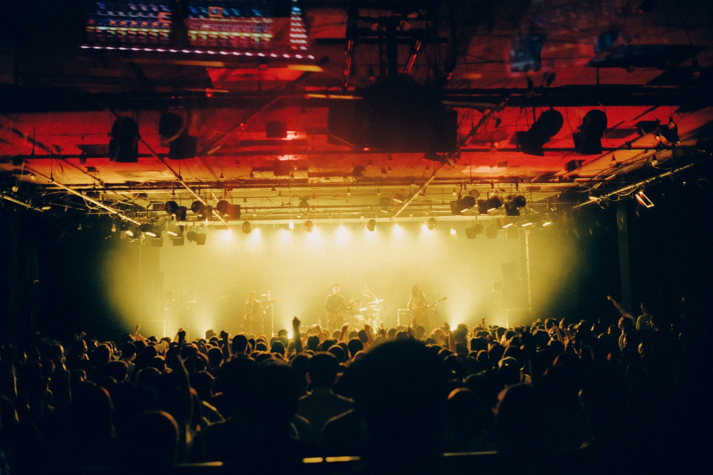 「MONO NO AWARE 追加公演 / LIQUIDROOM 20th ANNIVERSARY」の様子。（Photo by renzo masuda）