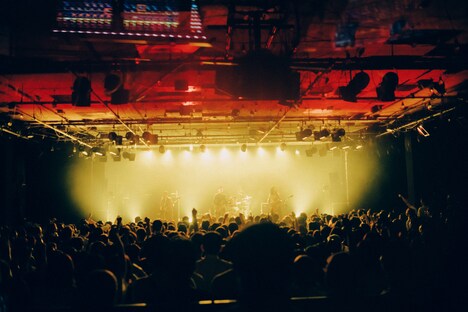 「MONO NO AWARE 追加公演 / LIQUIDROOM 20th ANNIVERSARY」の様子。(Photo by renzo masuda)