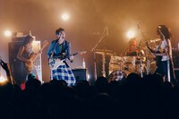 「MONO NO AWARE 追加公演 / LIQUIDROOM 20th ANNIVERSARY」の様子。（Photo by renzo masuda）