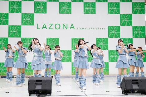 ≠ME「夏が来たから」リリース記念イベントの様子。(c)YOANI