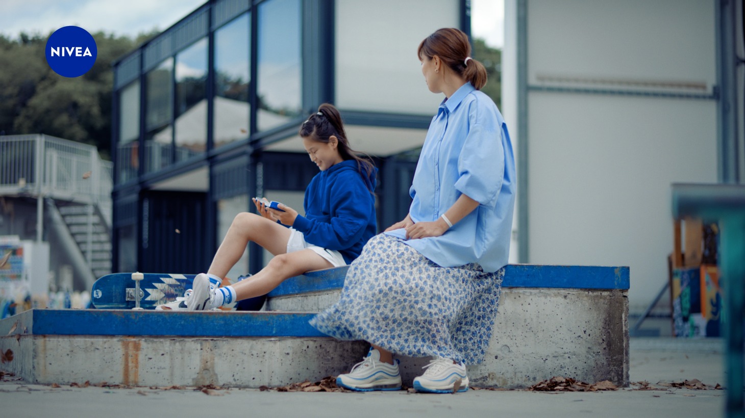 ニベアクリームの新テレビCM「北風のニベア吟雲」編より。