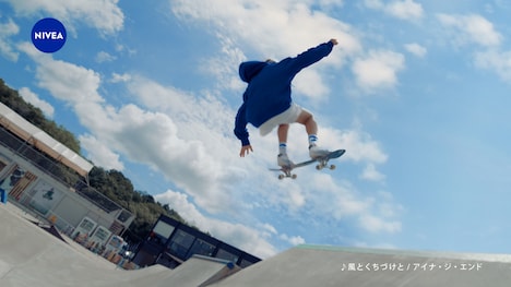 ニベアクリームの新テレビCM「北風のニベア吟雲」編より。