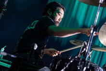 佐藤栄太郎（Dr / indigo la End）（Photo by Yuya Sugiura）