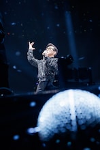 藤井フミヤ「40th Anniversary FINAL in 日本武道館」の様子。（撮影：平野タカシ）