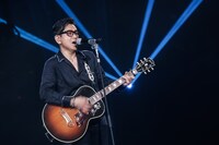 藤井フミヤ「40th Anniversary FINAL in 日本武道館」の様子。（撮影：平野タカシ）