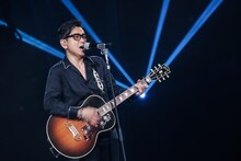 藤井フミヤ「40th Anniversary FINAL in 日本武道館」の様子。（撮影：平野タカシ）