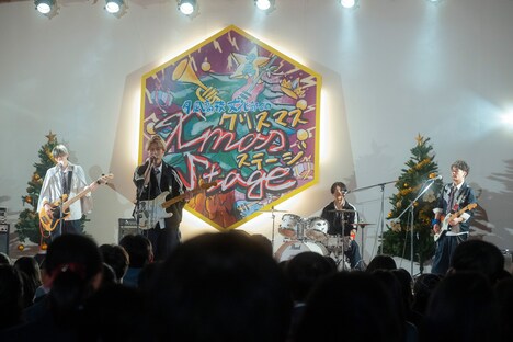 映画「恋を知らない僕たちは」より。(c)2024「恋を知らない僕たちは」製作委員会 (c)水野美波／集英社