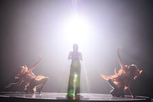 宇多田ヒカルとアオイツキ。（撮影：岸田哲平 / TEPPEI KISHIDA）