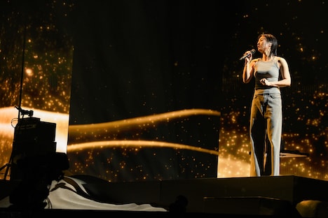 「Stay Gold」のパフォーマンスの様子。（撮影：岸田哲平 / TEPPEI KISHIDA）