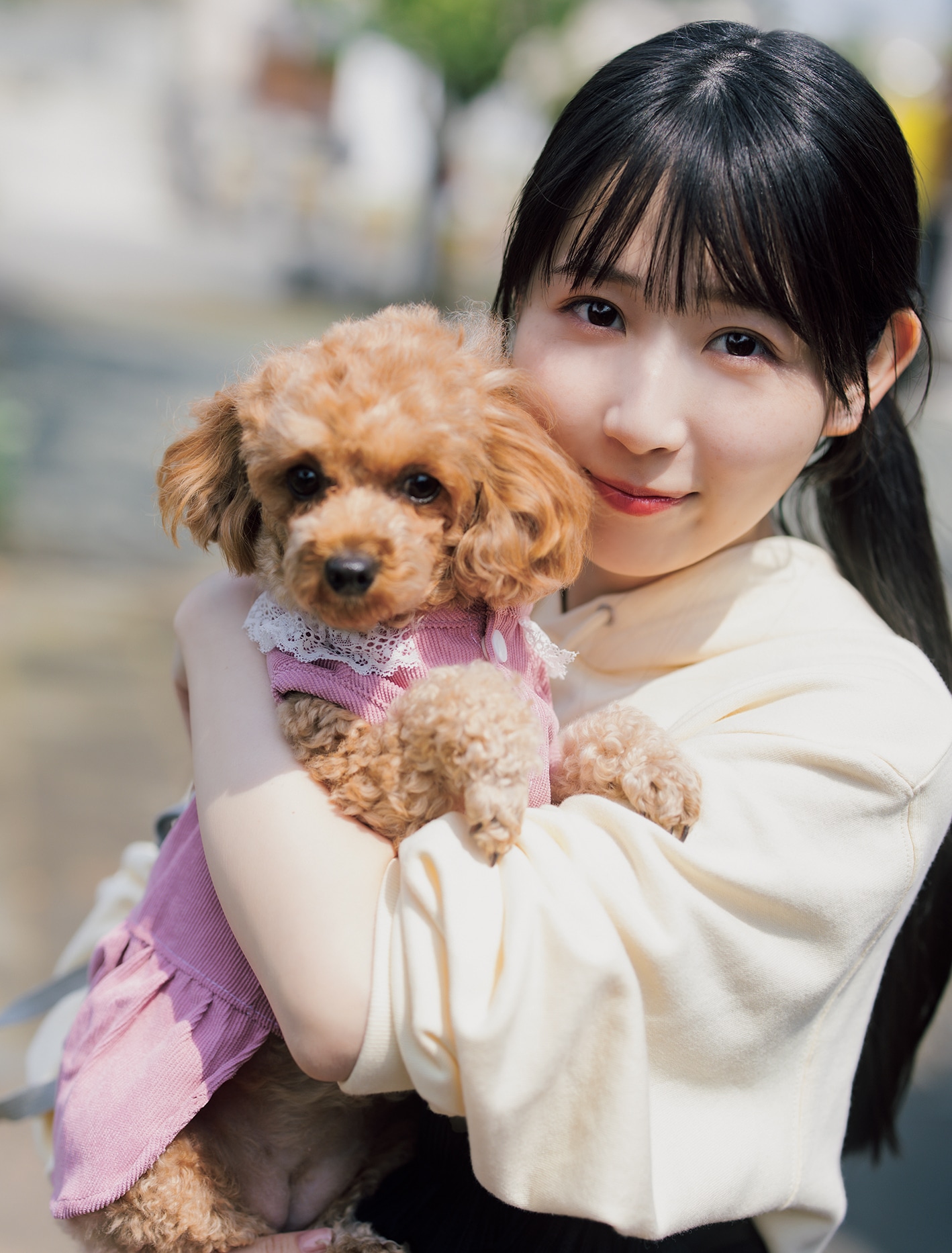 人気画像3位は「SKE48井上瑠夏の水着姿やランジェリーカット、愛犬・るるちゃんとの2ショット」より、SKE48井上瑠夏の1st写真集より。