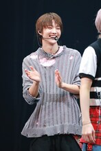 EJ（&TEAM）(c)HYBE LABELS JAPAN