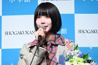 花束を抱えたあの。