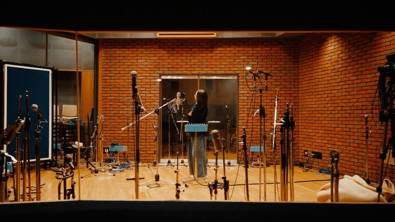 阿部真央のレコーディング風景で構成された「Go Away From You」リリックビデオ公開