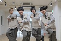 人気画像2位は「なにわ男子、FANTASTICSが“トビデル”！SoftBankの新サービススタート」より、左から高橋恭平、大西流星、道枝駿佑、長尾謙杜。