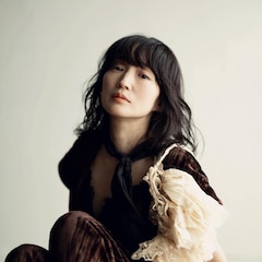 安藤裕子がニューシングル「STEP OUT」発表、リリース翌日にはインスタ&ファンクラブで生配信も