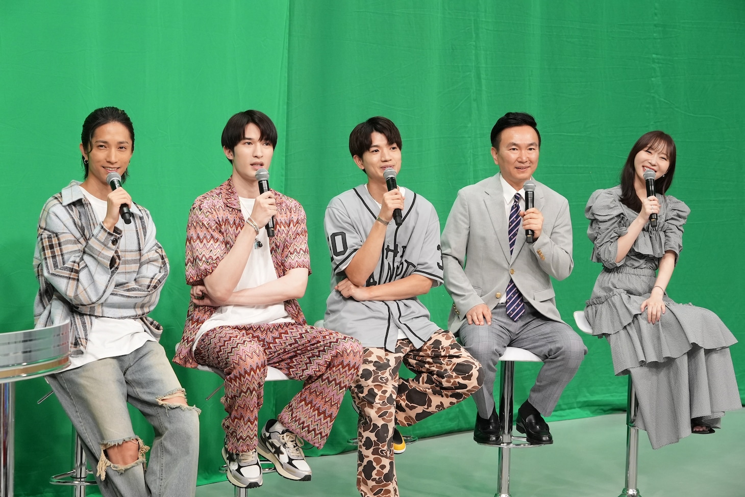 左から田中樹、ジェシー、高地優吾、山内健司、指原莉乃。(c)日本テレビ ※高地優吾の「高」ははしご高が正式表記。