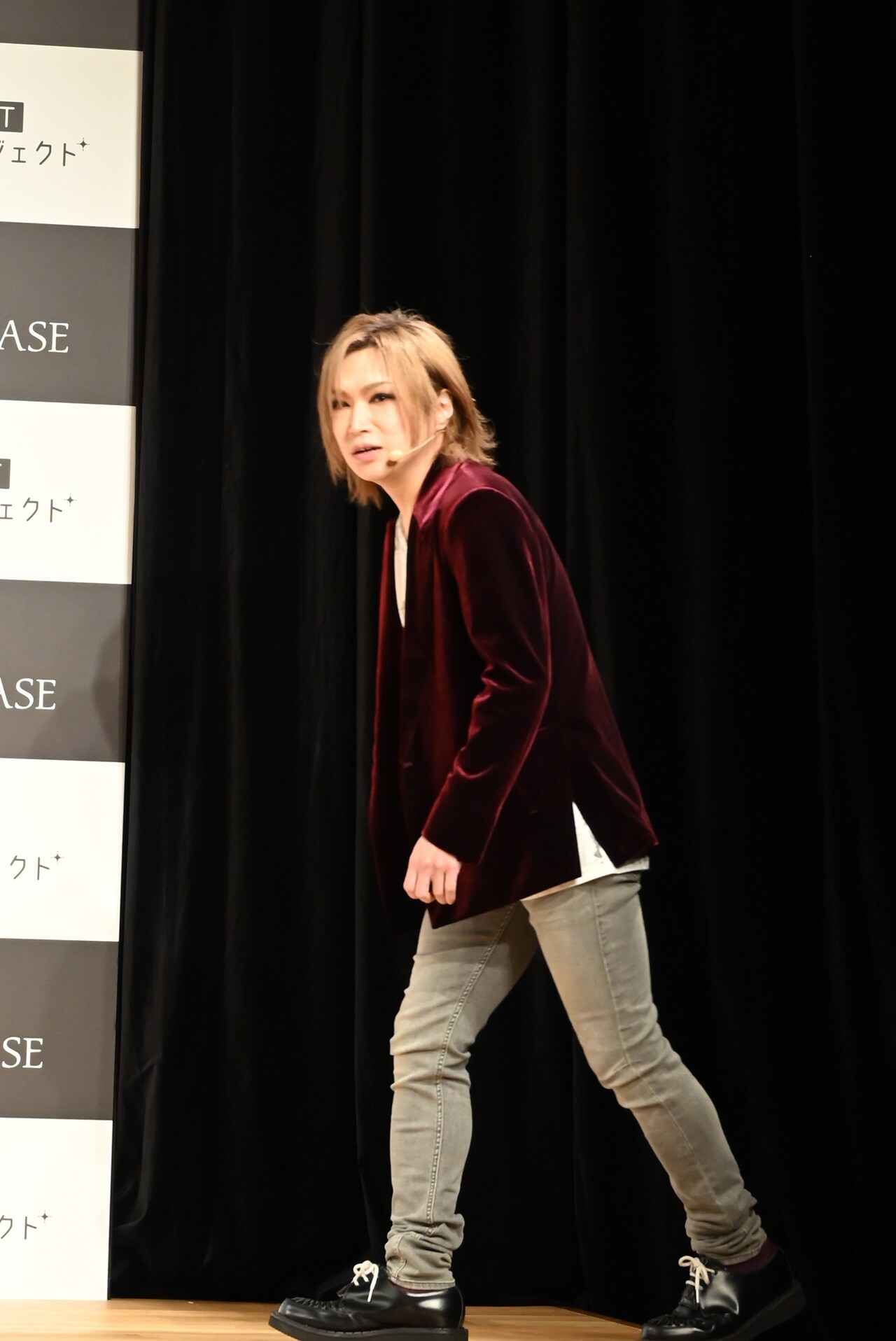 GACKT直伝ストレッチで「業界で一番体の硬い後輩」鬼龍院翔の柔軟性が