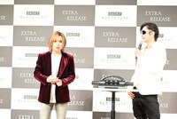 左から鬼龍院翔、GACKT。
