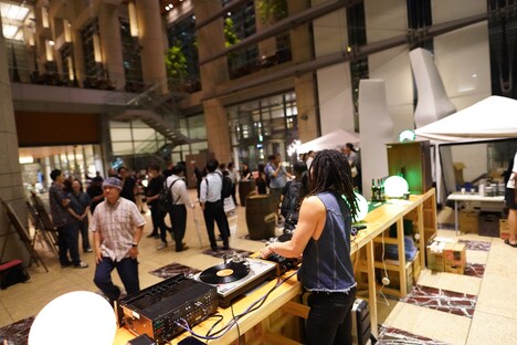 Mr.Disco Kid。「HIGHBALL BAR」でのパフォーマンスの様子。