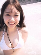 AKB48大盛真歩、過去最大露出！ストイックな体作りで挑んだ1st写真集発売