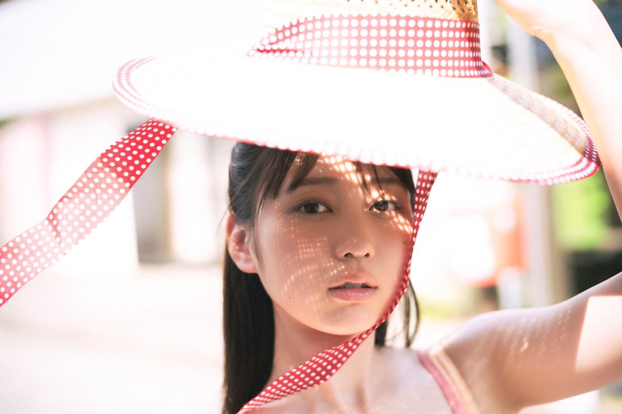 AKB48大盛真歩、過去最大露出！ストイックな体作りで挑んだ1st写真集発売