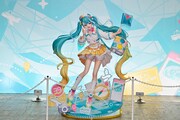 「ファンファントリップ」をテーマに制作された初音ミクのメインビジュアル。