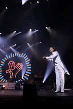 氷川きよし復帰後初ツアー大阪ライブ大盛況、TM NETWORK「SEVEN DAYS WAR」カバーも披露